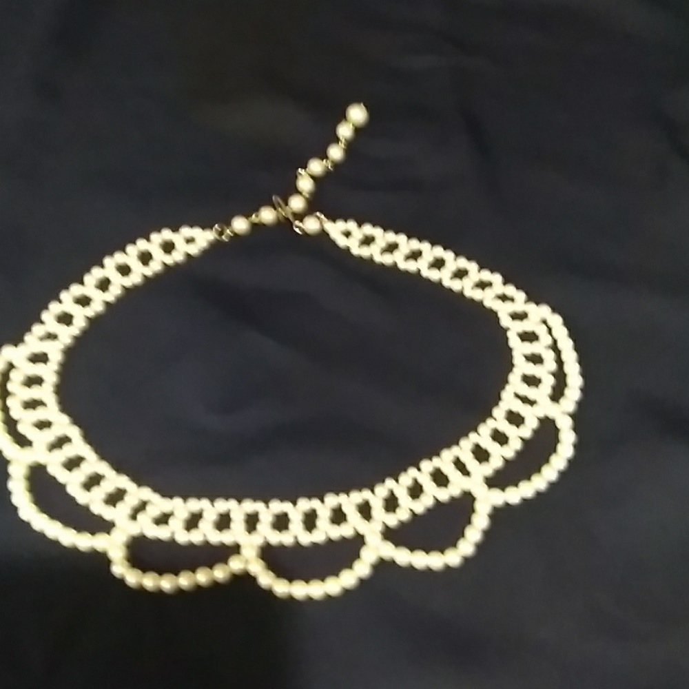 O/S White Pearl necklace/chocker